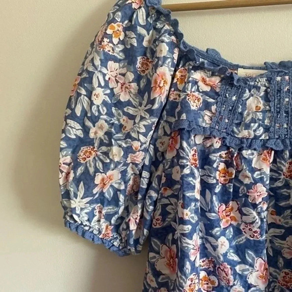 Solitaire Floral Flowy Boho Blouse - Picture 9 of 12